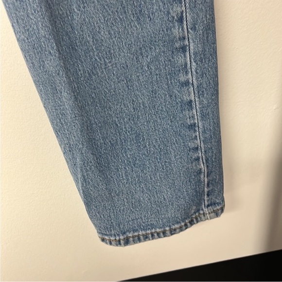 Levi’s Red Tag Light Wash Straight Leg Jeans - Picture 2 of 8